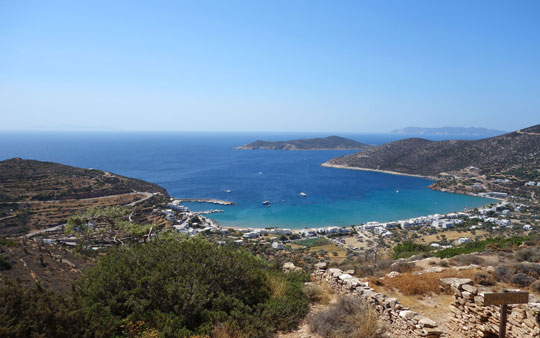 Image panoramique de Platis Gialos à Sifnos